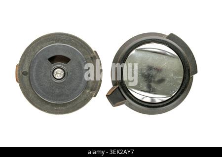 Metall-Kunststoff-Textur des Griffs vom Pfannendeckel, Detail, Makro. Stockfoto