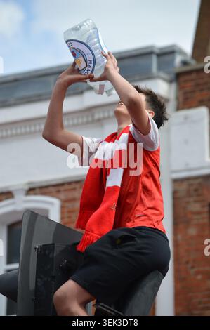 London, Großbritannien. 31. Mai 2026: Arsenal Football-Fans feiern den Gewinn der Premier League Trophy 2025-2026 bei der Parade. Stockfoto