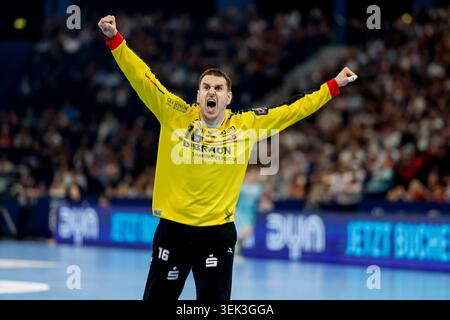 Hamburg, Deutschland. 31. Mai 2026. Handball, Herren: EHF European League, THW Kiel - MT Melsungen, Finale vier, Finale, Barclays Arena. Nebojsa Simic (MT Melsungen) feiert. Quelle: Philipp Szyza/dpa/Alamy Live News Stockfoto