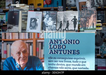 Lissabon, Portugal. 31. Mai 2026. Bücher des portugiesischen Autors Antonio Lobo Antunes sind auf der Lissabonner Buchmesse (Feira do Livro de Lisboa) im Eduardo VII Park in Lissabon, Portugal, am 30. Mai 2026 zu sehen. Die jährliche Veranstaltung umfasst Buchpräsentationen, Autorisierungsschreiben und kulturelle Aktivitäten, die Verlage, Schriftsteller, und Leser aus dem ganzen Land. (Foto: Luis Boza/NurPhoto) Credit: NurPhoto SRL/Alamy Live News Stockfoto