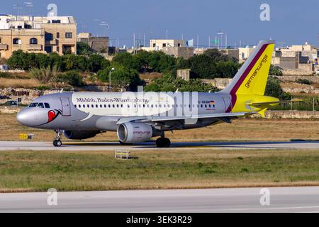 Germanwings Airbus A319-112 (REG: D-AKNM) in Sonderfarbschema Landebahn 13. Stockfoto