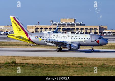 Germanwings Airbus A319-112 (REG: D-AKNM) in Sonderfarbschema Landebahn 13. Stockfoto