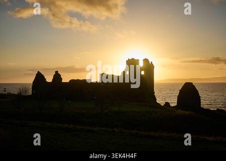 Dunure Castle, Ayr, Überreste einer mittelalterlichen Küstenfestung Stockfoto