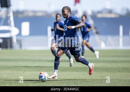 Lissabon, Portugal. 31. Mai 2026. Sidny Lopes Cabral aus Cabo Verde kontrolliert den Ball während des internationalen Freundschaftsspiels zwischen Kap Verde gegen Serbien im Estádio do Restelo am 31. Mai 2026 (Foto: Joao Bravo/Sports Press Photo) Credit: SPP Sport Press Photo. /Alamy Live News Stockfoto