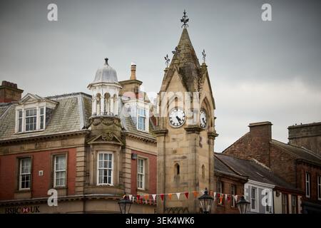 Penrith, Cumbria, Wahrzeichen Musgrave Monument, allgemein bekannt als Penrith Clock Tower, prominentes Gebäude des Grades II Stockfoto