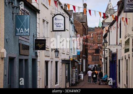 Penrith, Cumbria, enge Straße im Stadtzentrum Stockfoto
