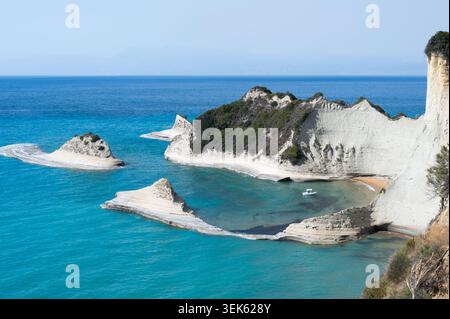 Kap Drastis Weiße Klippen und türkisfarbenes Meer in Korfu Griechenland Stockfoto