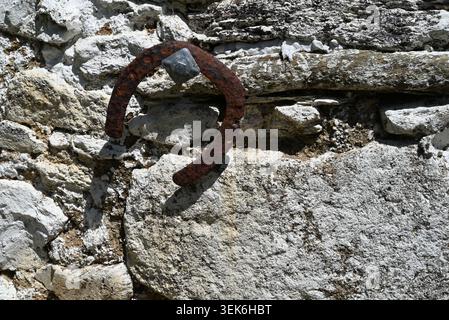 Das alte Hufeisen des Glücks Stockfoto