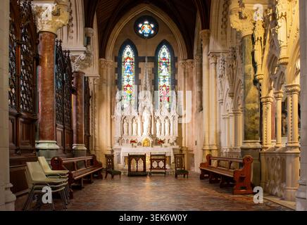 Die Lady Chapel in der St. Colman's Roman Catholic Cathedral, Cobh (an Cóbh), Co. Cork, Irland. Stockfoto