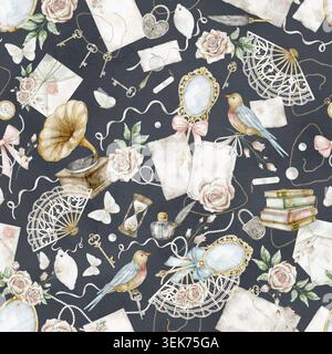 Nahtloses Vintage-Muster mit Spiegeln, Büchern, Spitzenfächern und antiken Accessoires auf dunklem Hintergrund. Aquarellillustration von viktorianischer Kulisse mit Bändern und Schlüsseln für Scrapbooking, Geschenkpapier Stockfoto