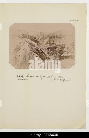 Pressefoto zeigt eine allgemeine Ansicht des Ravin de l’Eyrette in Puy-Saint-André im Jahr 1906, die Aufforstung und Bergrestaurierung innerhalb der Landschaft Hautes-Alpes und seines alpinen Geländes dokumentiert. Stockfoto
