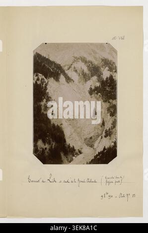 Das Pressefoto zeigt eine allgemeine Ansicht des Torrent de lich und des Viertels Grande Chalande bei Névache im Jahr 1911, wobei eine Gebirgsbachlandschaft in den Hautes-Alpes während der Restaurierung von Berglandschaften aufgezeichnet wurde. Stockfoto