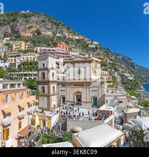 Positano - Amalfiküste - die Stadt und Küste mit der Kathedrale. Stockfoto