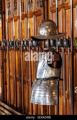 Historische Rüstungen in der Great Hall, Edinburgh Castle, Schottland Stockfoto