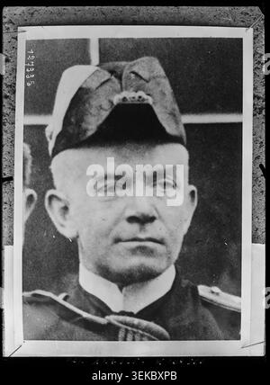 Commander Theodore Ellyson erscheint in einem monochromen Presseporträt, das 1928 von einem Originalfoto der pazifischen und atlantischen Agentur reproduziert wurde. Das Bild zeigt den amerikanischen Marineoffizier während der Zwischenkriegsjahre in einer formellen Militärstudie. Stockfoto