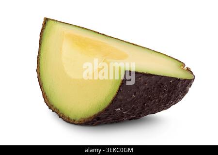 Avocadostück isoliert auf weißem Hintergrund Nahaufnahme. Stockfoto