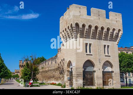 Teil der alten Stadtmauer von Avignon in der Provence Frankreich Stockfoto