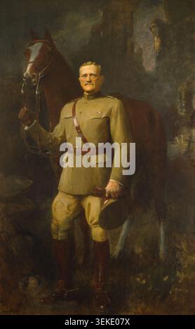 Historisches Bild von General John Joseph Pershing, Kommandeur der amerikanischen Expeditionstruppen während des Ersten Weltkriegs, neben einem Pferd in Militäruniform in einem Porträt von Stephen Arnold Douglas Volk aus dem Jahr 1920-21. Stockfoto