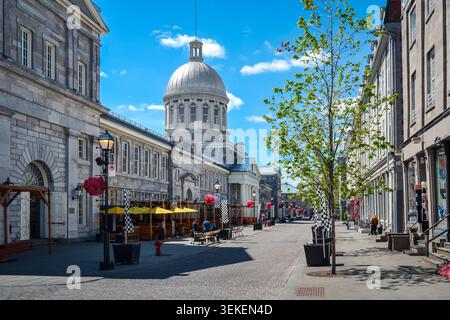 Montreal, Quebec, Kanada – 21. Mai 2026: Rue Saint-Paul in Richtung Marché Bonsecours in Old Montreal. Stockfoto