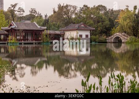 Teich auf dem Gelände des Wuhou-Tempels in Chengdu, China Stockfoto