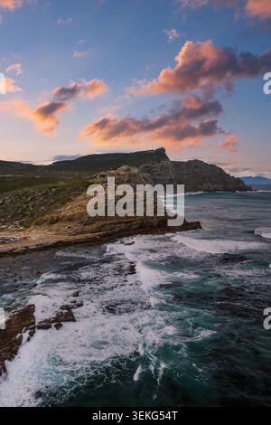 Sonnenuntergang über den Klippen des Kap der Guten Hoffnung in der Nähe von Kapstadt, Südafrika Stockfoto