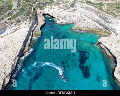 Blick auf die Drohne am St. Peter's Pool auf der Insel Malta Stockfoto
