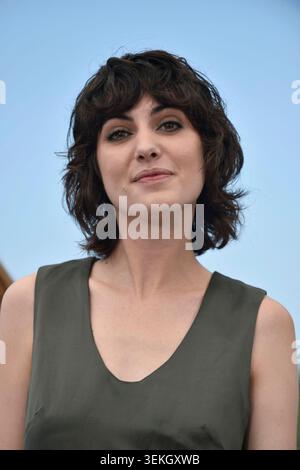 Claire Chust posierte während des Fotoaufrufs anlässlich der 79. Ausgabe der Filmfestspiele von Cannes 2026 am 22. Mai 2026 Stockfoto