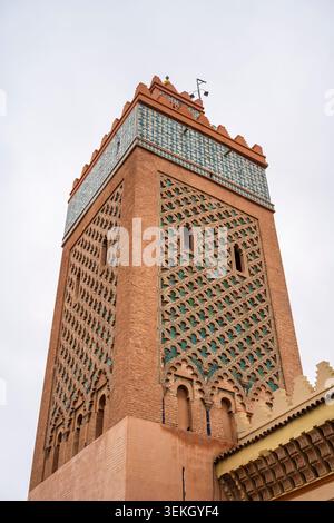 Minarett der Moulay al-Yazid-Moschee (Kasbah-Moschee) in der Kasbah-Gegend der Medina von Marrakesch in Marokko, Nordafrika Stockfoto