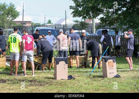 New Orleans, Usa. Juni 2026. Mitglieder der New Orleans Saints arbeiten an der Renovierung des Trinity Community Center am Dienstag, den 2. Juni 2026 in New Orleans, Louisiana. (Foto: Peter G. Forest/SIPA USA) Credit: SIPA USA/Alamy Live News Stockfoto