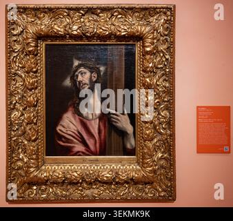 El Greco Gemälde „Christus mit dem Kreuz“ in einem vergoldeten Rahmen im Thyssen-Bornemisza-Nationalmuseum in Madrid, Spanien. Stockfoto