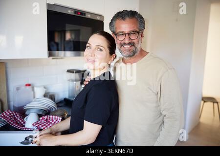 Porträt des Lächelns älteres paar zu Hause Stockfoto