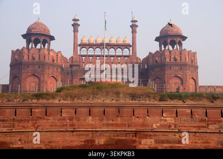 Hoch aufragendes Red Fort oder lal Quila in Delhi, Indien Stockfoto
