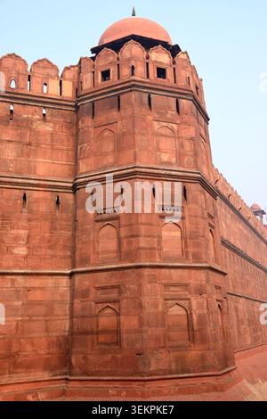 Hoch aufragendes Red Fort oder lal Quila in Delhi, Indien Stockfoto