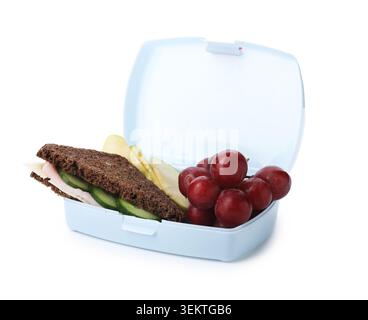 Lunchbox mit leckerem Sandwich und Obst isoliert auf weiß Stockfoto