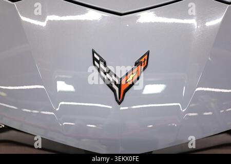 Luzern, Schweiz, 30. Mai 2026. Das markante Flaggenabzeichen einer grauen Chevrolet Corvette ist auf der Kapuze des Swiss Classic Wor zu sehen Stockfoto