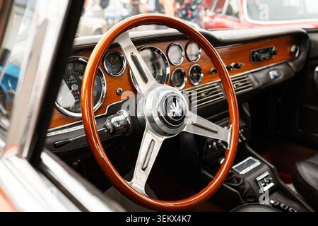 Luzern, Schweiz, 30. Mai 2026. Die Dreiviertelansicht betont den klassischen Veglia Borletti Tachometer, Drehzahlmesser und Reihen von Hilfszifferblättern emb Stockfoto