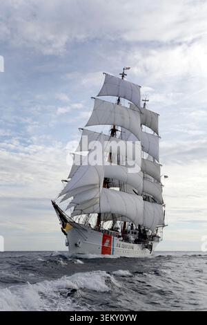 USCG Barque Eagle zu Beginn des Sail Boston Tall Ships Rennens 2017 Stockfoto
