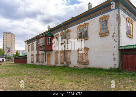 Winterpalast von Bogd Khan mit kunstvollen Holzfensterrahmen, letzter Kaiser der Mongolei, Ulaanbaatar Stockfoto