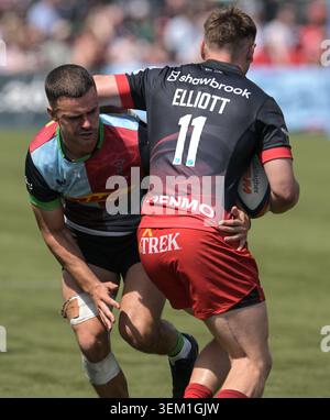 Cameron Anderson von Harlequins und Tobias Elliott von Saracens während des Gallagher PREM-Spiels zwischen Saracens und Harlequins im StoneX Stadium im Mai Stockfoto