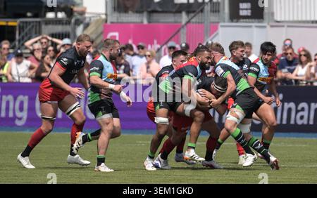 Chandler Cunningham-South of Harlequins und Jamie George of Saracens während des Gallagher PREM-Spiels zwischen Saracens und Harlequins im StoneX Stadium Stockfoto