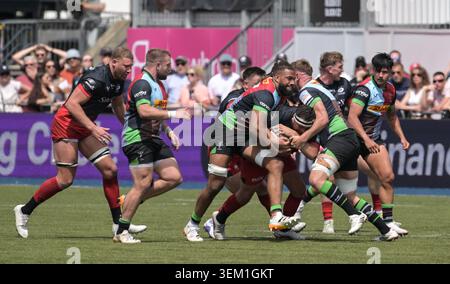 Chandler Cunningham-South of Harlequins und Jamie George of Saracens während des Gallagher PREM-Spiels zwischen Saracens und Harlequins im StoneX Stadium Stockfoto