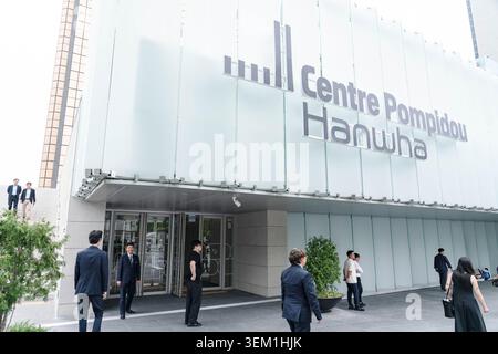 Seoul, Südkorea. Juni 2026. Allgemeine Ansicht des Centre Pompidou Hanwha während der Vorführung. Am Eröffnungstag des Centre Pompidou Hanwha wurde eine Protestaktion durchgeführt, um die Hanwha Group dafür zu verurteilen, dass sie militärische Verteidigungseinnahmen für die Finanzierung des Kunstmuseums mit militärischen Verteidigungseinnahmen für den Kampf gegen Palästina verwendet. Quelle: SOPA Images Limited/Alamy Live News Stockfoto