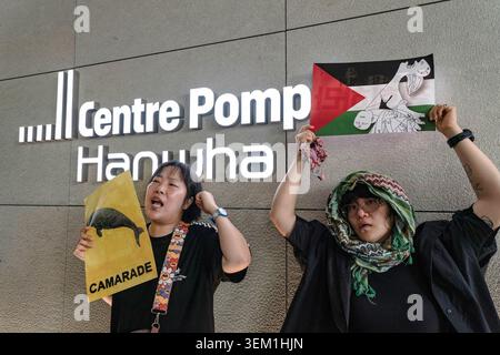 Seoul, Südkorea. Juni 2026. Die Demonstranten rufen während der Demonstration Slogans vor dem Centre Pompidou Hanwha. Am Eröffnungstag des Centre Pompidou Hanwha wurde eine Protestaktion durchgeführt, um die Hanwha Group dafür zu verurteilen, dass sie militärische Verteidigungseinnahmen für die Finanzierung des Kunstmuseums mit militärischen Verteidigungseinnahmen für den Kampf gegen Palästina verwendet. Quelle: SOPA Images Limited/Alamy Live News Stockfoto