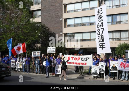 Toronto, Kanada. Juni 2026. Aktivisten aus Toronto erinnern an den Vorfall auf dem Platz des Himmlischen Friedens am 4. Juni 1989 mit einer Kundgebung im chinesischen Konsulat. Quelle: A Duan/Alamy Live News Stockfoto