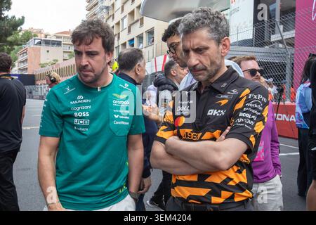 (14) Fernando Alonso (ESP) - Aston Martin Aramco F1-Team - Aston Martin AMR26 - Honda und Andrea Stella (ITA) - McLaren Mastercard F1-Teamleiter während des Medientages des Formel 1 Grand Prix de Monaco 2026 auf dem Circuit de Monaco in Monte Carlo, Monaco. Runde 8 der FIA Formel-1-Weltmeisterschaft 2026 vom 5. Bis 7. Juni 2026. Der legendäre Circuit de Monaco, das Juwel des Formel-1-Kalenders, schlängelt sich durch die engen Gassen von Monte Carlo im Fürstentum Monaco. Quelle: Unicode Images/Alamy Live News Stockfoto