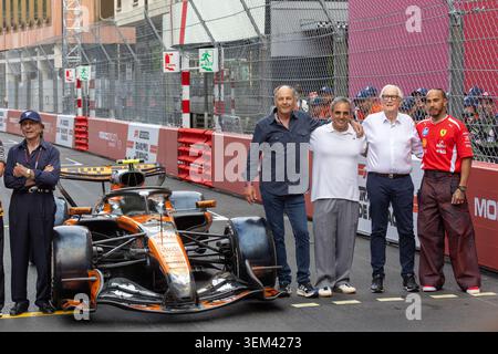 McLaren Mastercard F1 Team Feier mit (44) Lewis Hamilton (GBR) - Scuderia Ferrari HP - Ferrari SF-26 - Ferrari während des Media Day des Formel 1 Grand Prix de Monaco 2026 auf dem Circuit de Monaco in Monte Carlo, Monaco. Runde 8 der FIA Formel-1-Weltmeisterschaft 2026 vom 5. Bis 7. Juni 2026. Der legendäre Circuit de Monaco, das Juwel des Formel-1-Kalenders, schlängelt sich durch die engen Gassen von Monte Carlo im Fürstentum Monaco. Quelle: Unicode Images/Alamy Live News Stockfoto