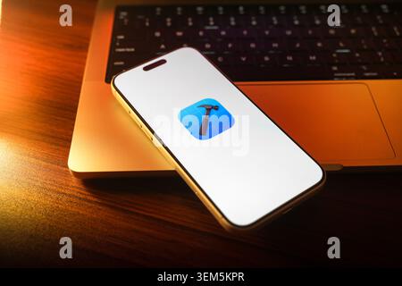 Das Xcode-Logo wird am 15. Mai 2026 auf einem Smartphone-Bildschirm in Bangalore, Indien, angezeigt Stockfoto