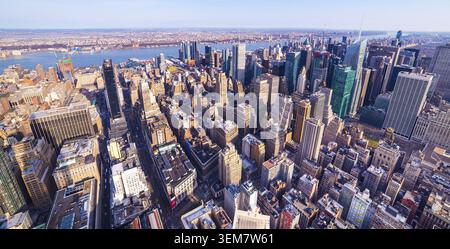 New York - April 2015, NY, USA: Manhattan Luftpanorama, Blick vom Empire State Building Stockfoto