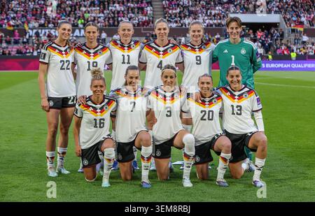 Deutschland gegen Norwegen, Deutschland, Länderspiel, Fussball, FIFA, Spielzeit 2026/2027, WM-Qualifikation, Rhein-Energie-Stadion, 5. Spieltag im Bild: Startelf Deutschland mit Marie Müller (Deutschland Frauen #7) DFB/DFL-VORSCHRIFTEN VERBIETEN JEDE VERWENDUNG VON FOTOGRAFIEN ALS BILDSEQUENZEN UND/ODER QUASI-VIDEO, 05.06.2026 (Foto HMB Media/Hendrik Hamelau/SIPA USA) Credit: SIPA USA/Alamy Live News Stockfoto