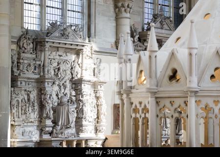 Grabeskapelle aus dem 13. Jahrhundert und Renaissance-Epitaph Johannes von Bothmar 1584 bis 1595 von Hans Klintzsch im Nordschiff der gotischen Domkirche Stockfoto
